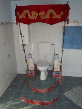 Ferienhaus »Seeadler« (73 m²) : Thron – Abgesetzte Könige finden hier einen Trost.<br><scan class="Small Italic">(Bei Identitätsnachweis 10% Preisreduktion, auch bei kleinsten Monarchien!)</scan>